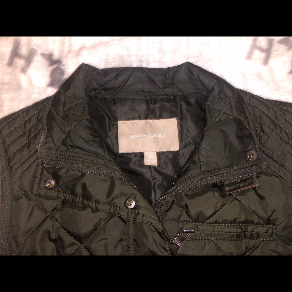 Women’s Banana Republic Vest - Picture 3 of 3
